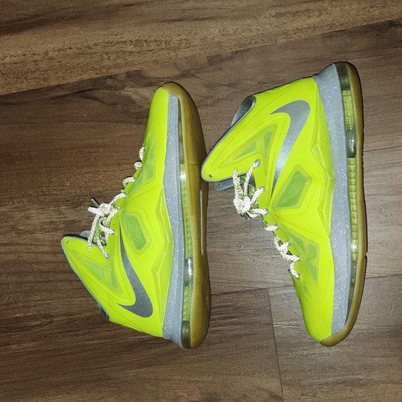 Nike LeBron 10 - Picture 3 of 9